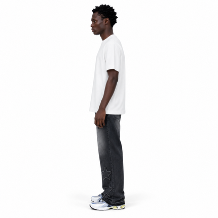 ANDINA Camiseta Regular Fit vista lateral sobre fondo blanco