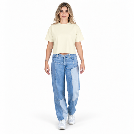LUXE Camiseta Crop Top vista frontal sobre fondo blanco