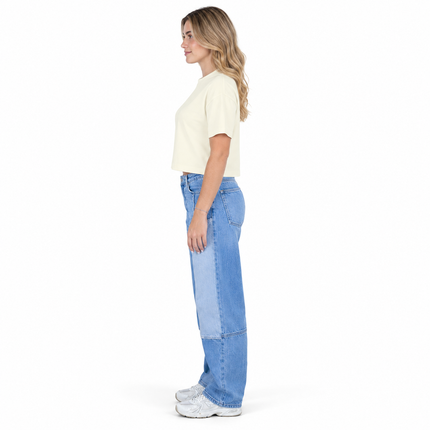 LUXE Camiseta Crop Top vista lateral sobre fondo blanco