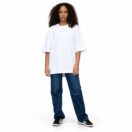 MISTI Camiseta Oversize vista frontal sobre fondo blanco